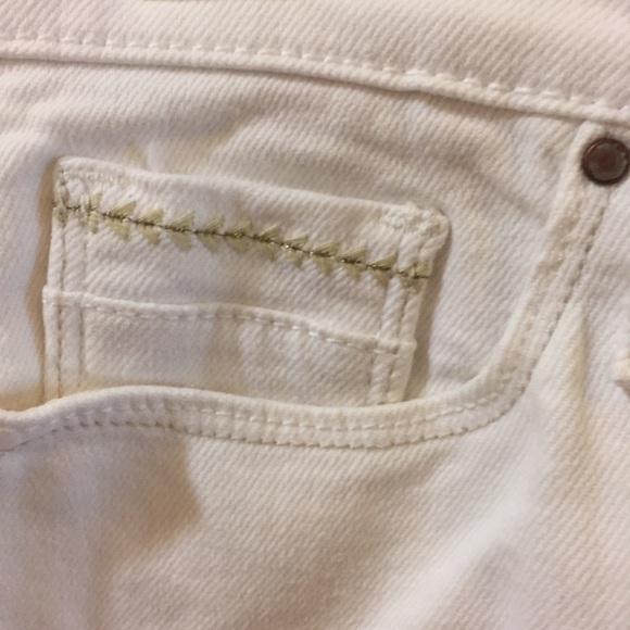 Levi’s White Cotton Capri Short Jeans - Picture 6 of 7